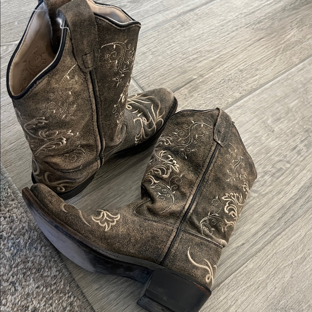 Old West Tan and Brown Embroidered Boots - Picture 5 of 6